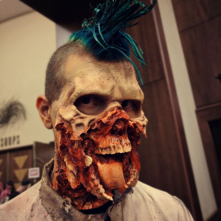 Mouthless zombie at TerrifiCon