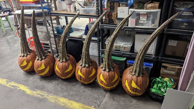 Competed spike stem jack-o-lanterns