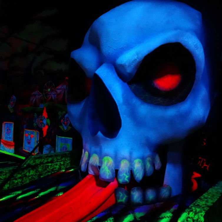 12' UV painted skull for Monster Mini Golf