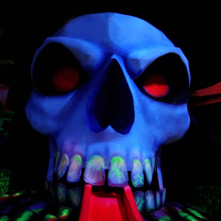 12' UV painted skull for Monster Mini Golf