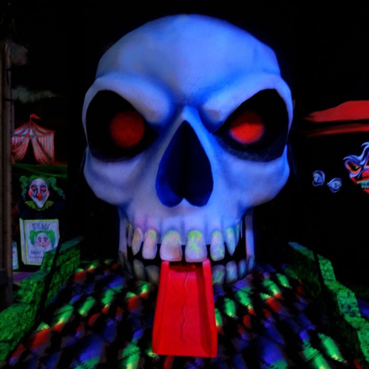 12' UV painted skull for Monster Mini Golf