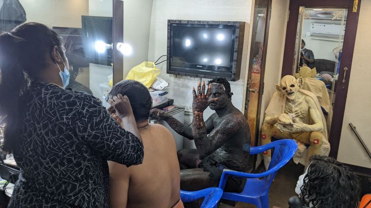 Gari Devan and Illymala Chathan in makeup trailer